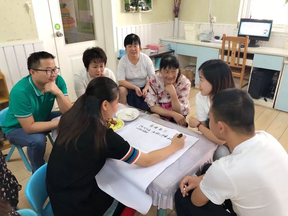 萬嬰麓山潤城幼兒園 “幼小銜接，無縫對接”大班主題式家長座談會暨家庭教育咨詢